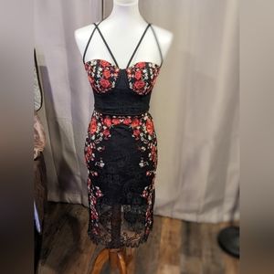 BeBe Maddie floral embroidered & lace dress size 4